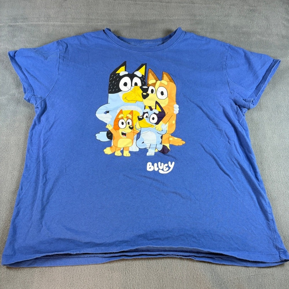 Bluey Heeler Family Graphic T-Shirt Blue Cotton Crewneck Size Large Mad Engine - Picture 2 of 4